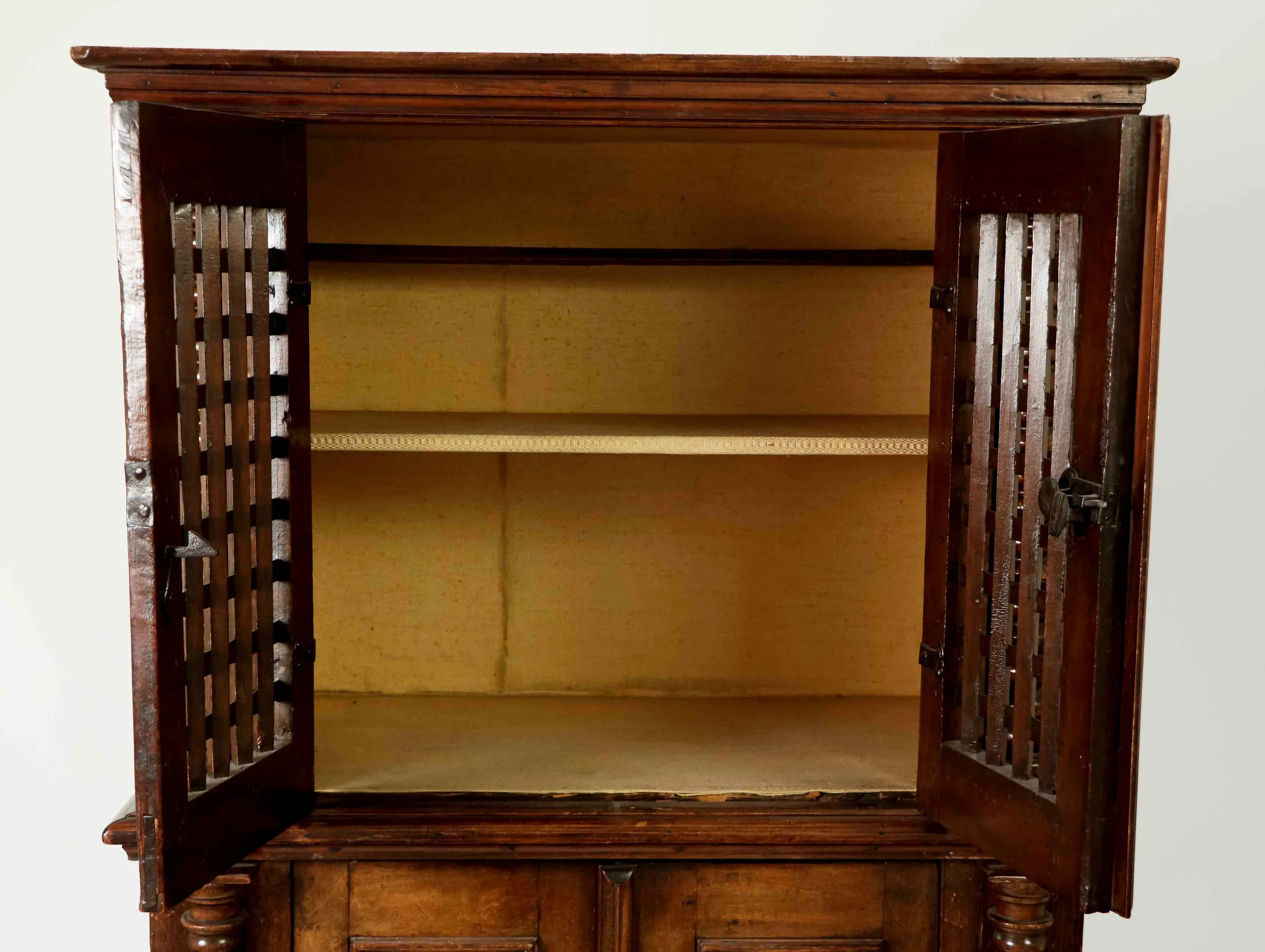 Debussy armoire shop
